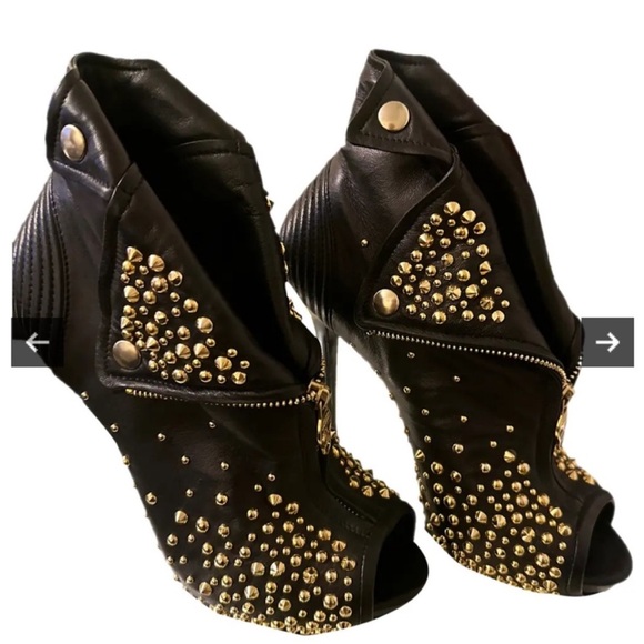 Alexander McQueen Shoes - 💜NIB 💟Alexander McQueen Black and Gold Studded Heeled Boots💜💟